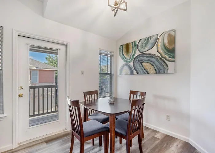 Quaint 2bd2b Condo* Fully Furnished*amazing Patio* Aparthotel